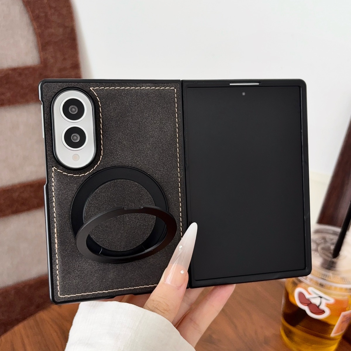 Luksusowe etui na telefon ze s – Magnetic Charging Stand recenzja i cena